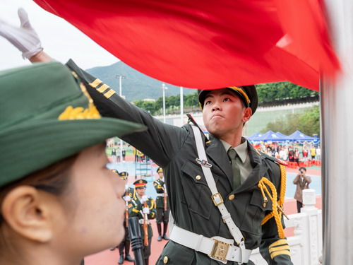 升旗仪式.jpg 升旗仪式.jpg