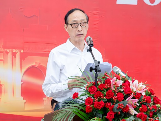和飞讲话(1).jpg 和飞讲话(1).jpg