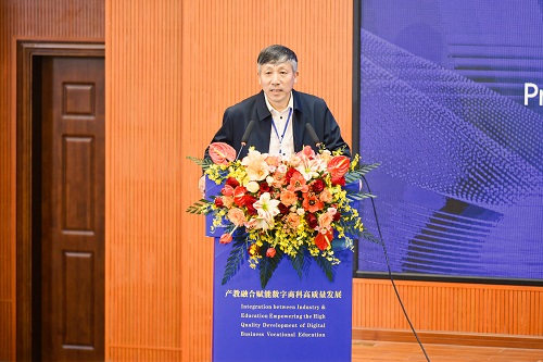 赵康发言.jpg 赵康发言.jpg