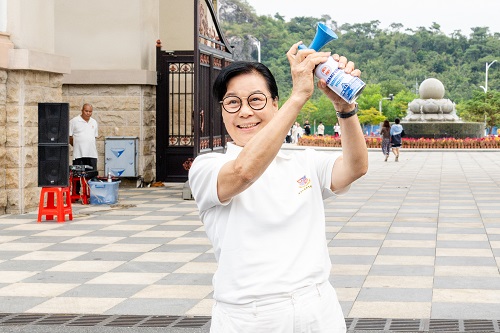 谢建平发令.JPG 谢建平发令.JPG