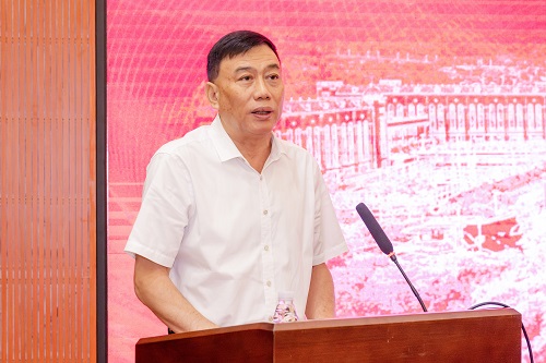 丁勇主持.JPG 丁勇主持.JPG
