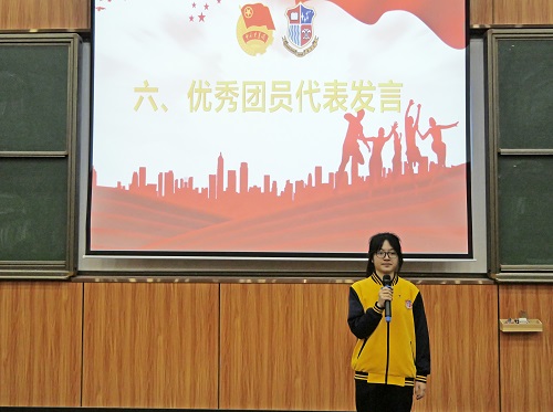 优秀团员代表发言.JPG 优秀团员代表发言.JPG