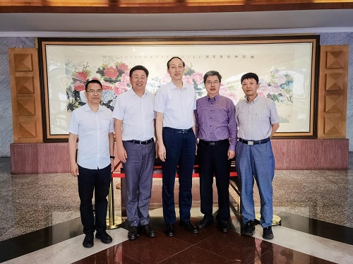 双方合影.jpg 双方合影.jpg