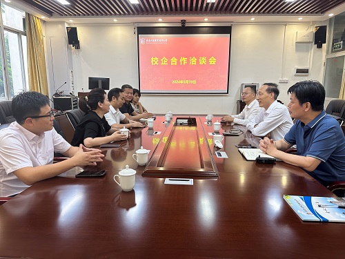 洽谈会现场.jpg 洽谈会现场.jpg