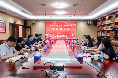 交流座谈会现场.jpg 交流座谈会现场.jpg