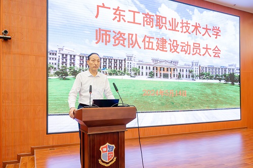 和飞讲话.jpg 和飞讲话.jpg