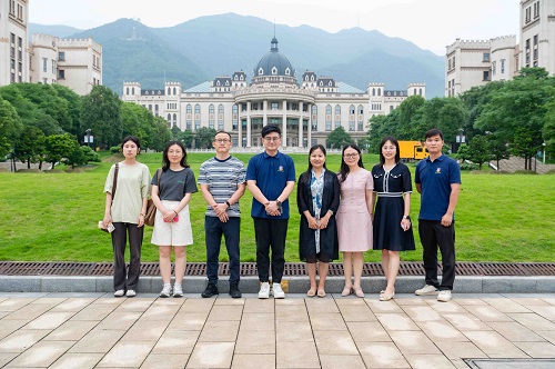 双方合影.jpg 双方合影.jpg