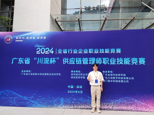 获奖教师黄靖钊.jpg