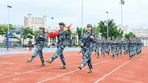星湖校区方阵入场.jpg