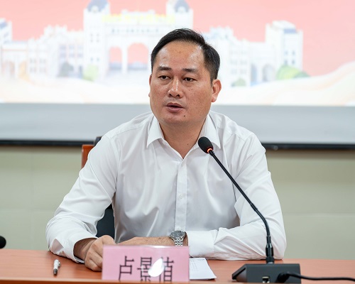 卢景值讲话.JPG