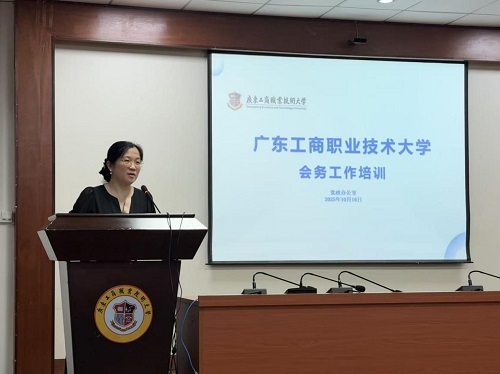 张晓纯主讲.jpg 张晓纯主讲.jpg