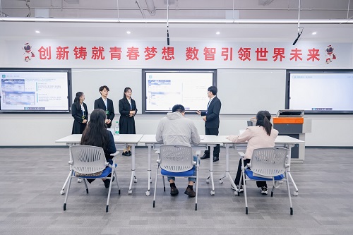 世界杯官网参赛学生2.jpg 世界杯官网参赛学生2.jpg