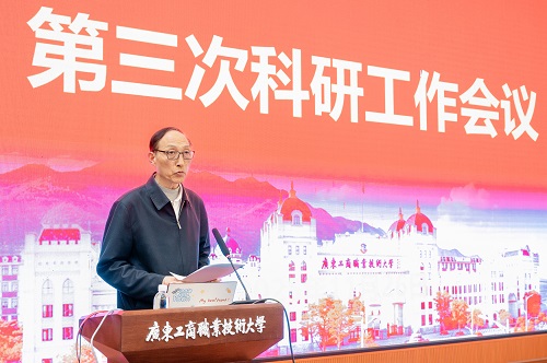 和飞讲话.jpg 和飞讲话.jpg