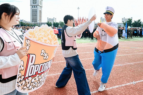 星湖校区文艺表演2.jpg