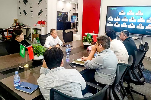 校企代表座谈(在深圳市虚拟现实产业联合会).jpg 校企代表座谈(在深圳市虚拟现实产业联合会).jpg