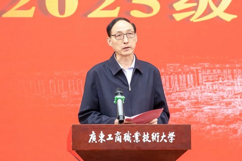 和飞在星湖校区讲话.jpg