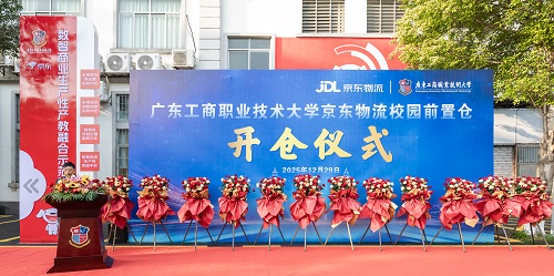 仪式现场.jpg 仪式现场.jpg
