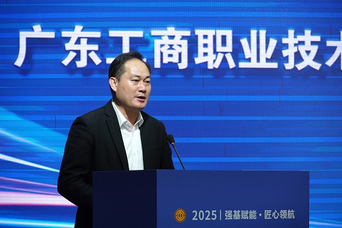 卢景值致辞.JPG 卢景值致辞.JPG