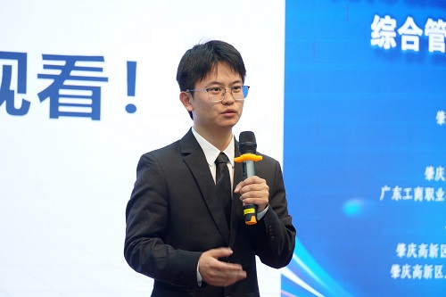 参赛选手.JPG 参赛选手.JPG