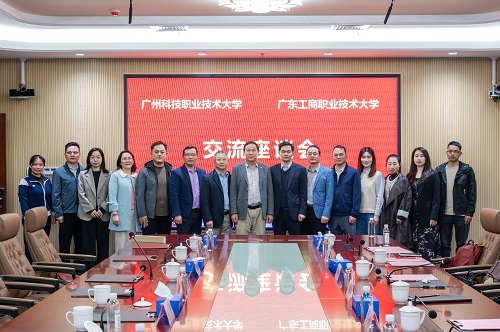 双方合影.jpg 双方合影.jpg