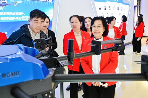 参观无人机.jpg