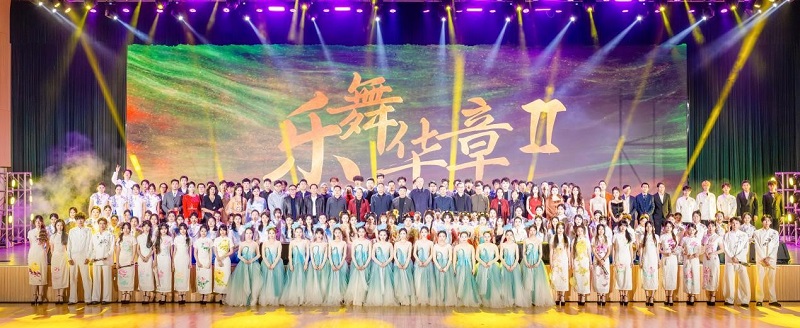 大合影.jpg 大合影.jpg