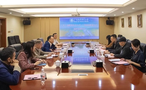 座谈现场.jpg 座谈现场.jpg