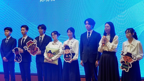 选手回答提问.jpg 选手回答提问.jpg