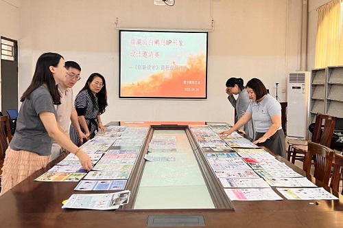 评选现场.jpg 评选现场.jpg
