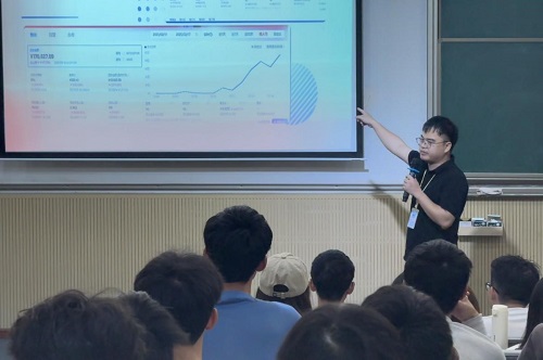 关天庭主讲.jpg 关天庭主讲.jpg