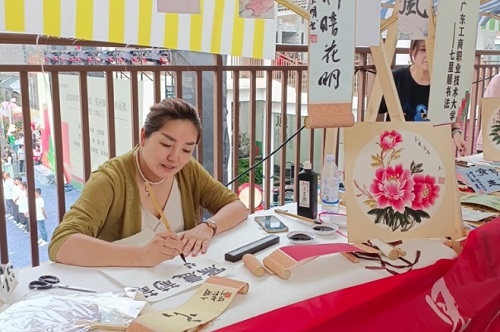 艺术学院教师现场挥毫.jpg