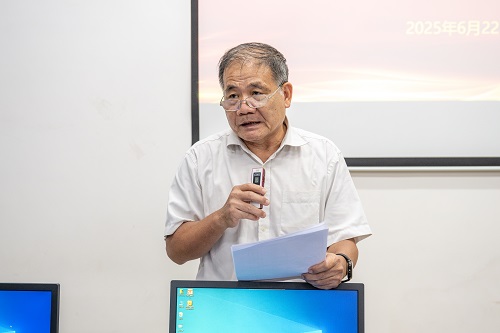 丁争鸣讲话.JPG