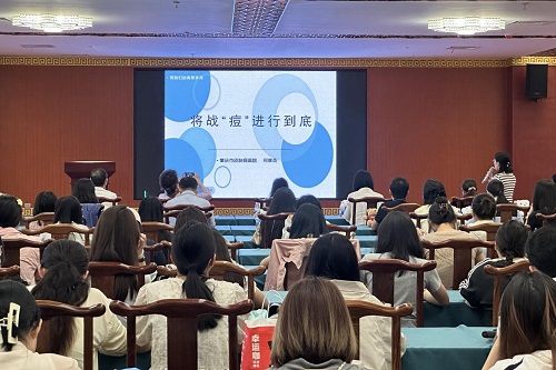 讲座现场.jpg 讲座现场.jpg