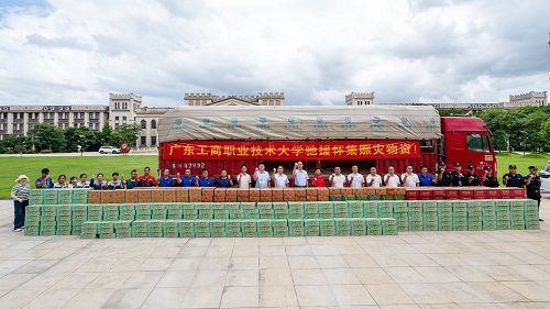 装车现场合影.JPG