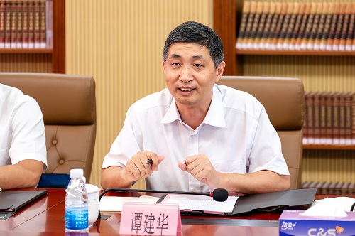 谭建华讲话.jpg