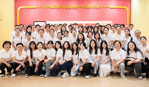 新教职工合影.jpg 新教职工合影.jpg