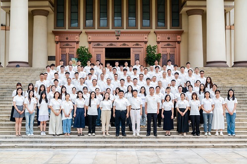 与会领导与全体参训人员合影留念.jpg