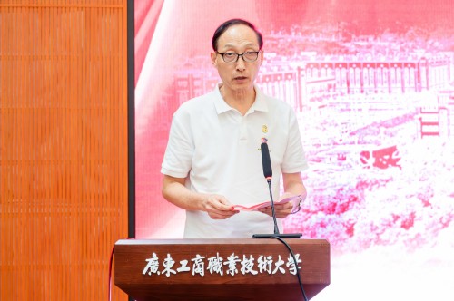 和飞讲话.jpg 和飞讲话.jpg