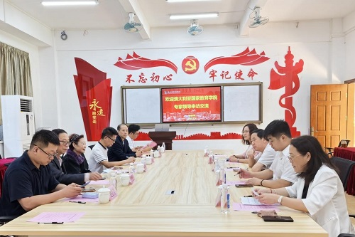 座谈现场.jpg 座谈现场.jpg