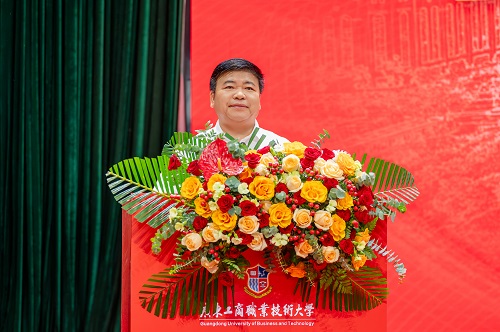 莫秀全在星湖校区典礼上致辞.JPG 莫秀全在星湖校区典礼上致辞.JPG
