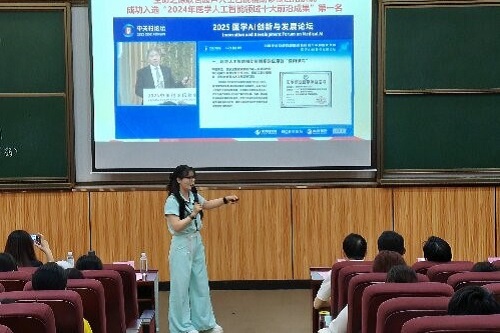 李泠乐主讲.jpg 李泠乐主讲.jpg