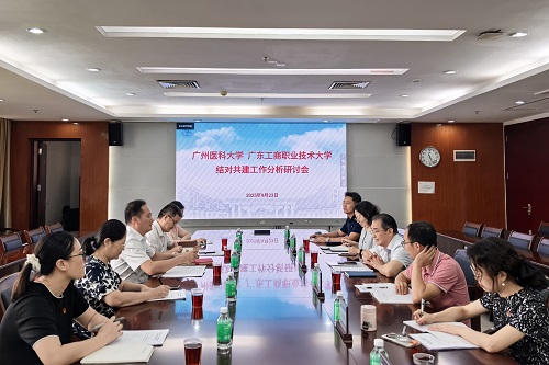 座谈现场.jpg 座谈现场.jpg