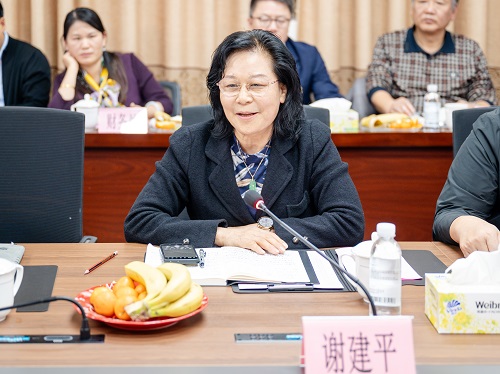 谢建平讲话.jpg 谢建平讲话.jpg