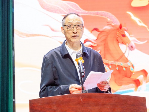 和飞主持星湖校区见面会.jpg 和飞主持星湖校区见面会.jpg