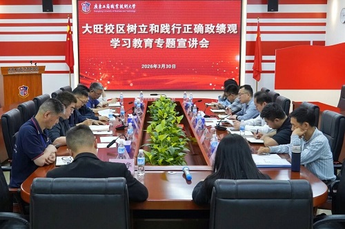 宣讲会现场.jpg 宣讲会现场.jpg