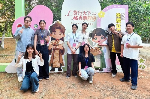 学生团队合影.jpg 学生团队合影.jpg