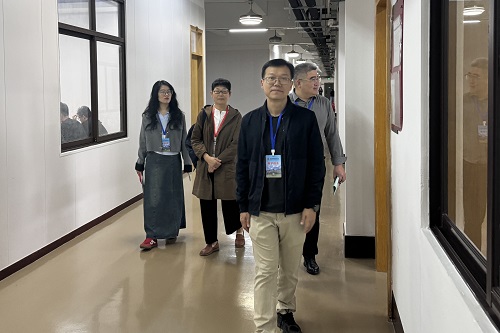 学校领导在大旺校区听课巡查1.jpg 学校领导在大旺校区听课巡查1.jpg