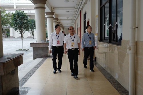肇庆市教育局招生办公室副主任李锡文一行来校巡查.jpg 肇庆市教育局招生办公室副主任李锡文一行来校巡查.jpg