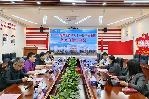 洽谈现场.jpg 洽谈现场.jpg
