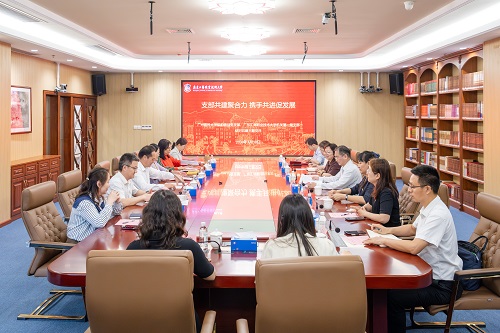 座谈现场.jpg 座谈现场.jpg